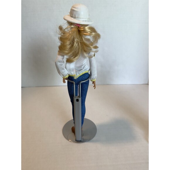 BARBIE AS BEEKEEPER You Can Be Anything Career DOLL ONLY Mattel 2017 - Picture 3 of 10